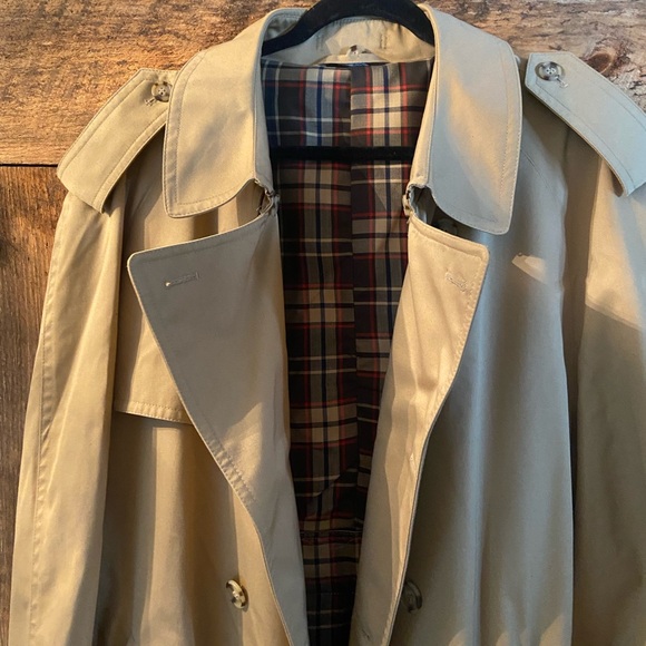 Beautiful heavy Khaki Trench Coat - Picture 2 of 5